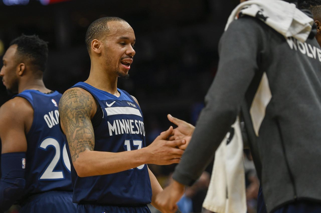 她仍会背上 她仍会背上